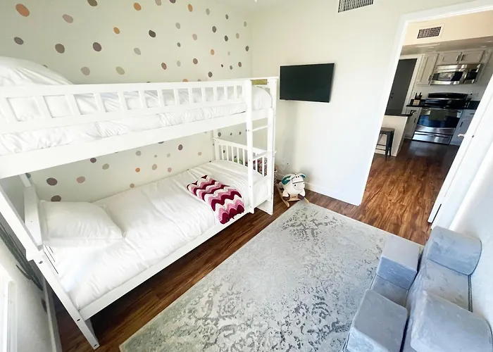 Spacious 4bedroom With Private Pool In Prime Location Holiday home