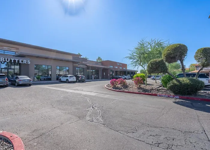 Spacious 4bedroom With Private Pool In Prime Location