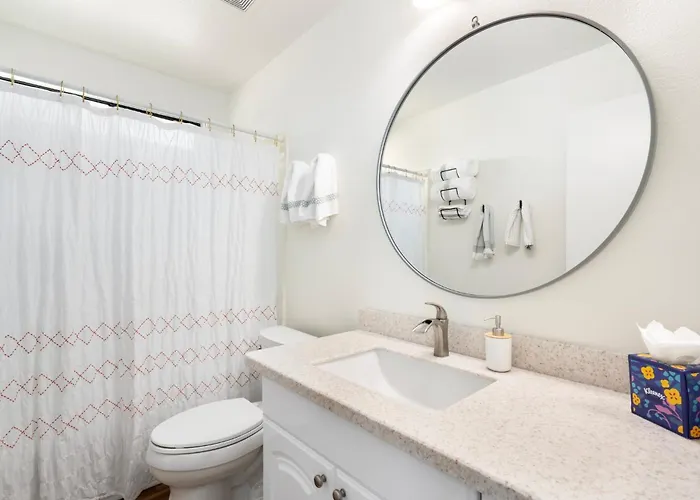 Spacious 4bedroom With Private Pool In Prime Location Holiday home Scottsdale